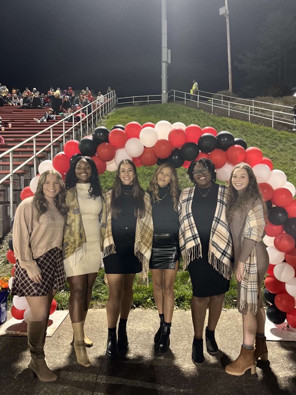 from left: Brynne Broaddus, Sydney Crews, Alexandria Chilson, Leila Robertson, Sophia Crews, and Klair Fausnaught