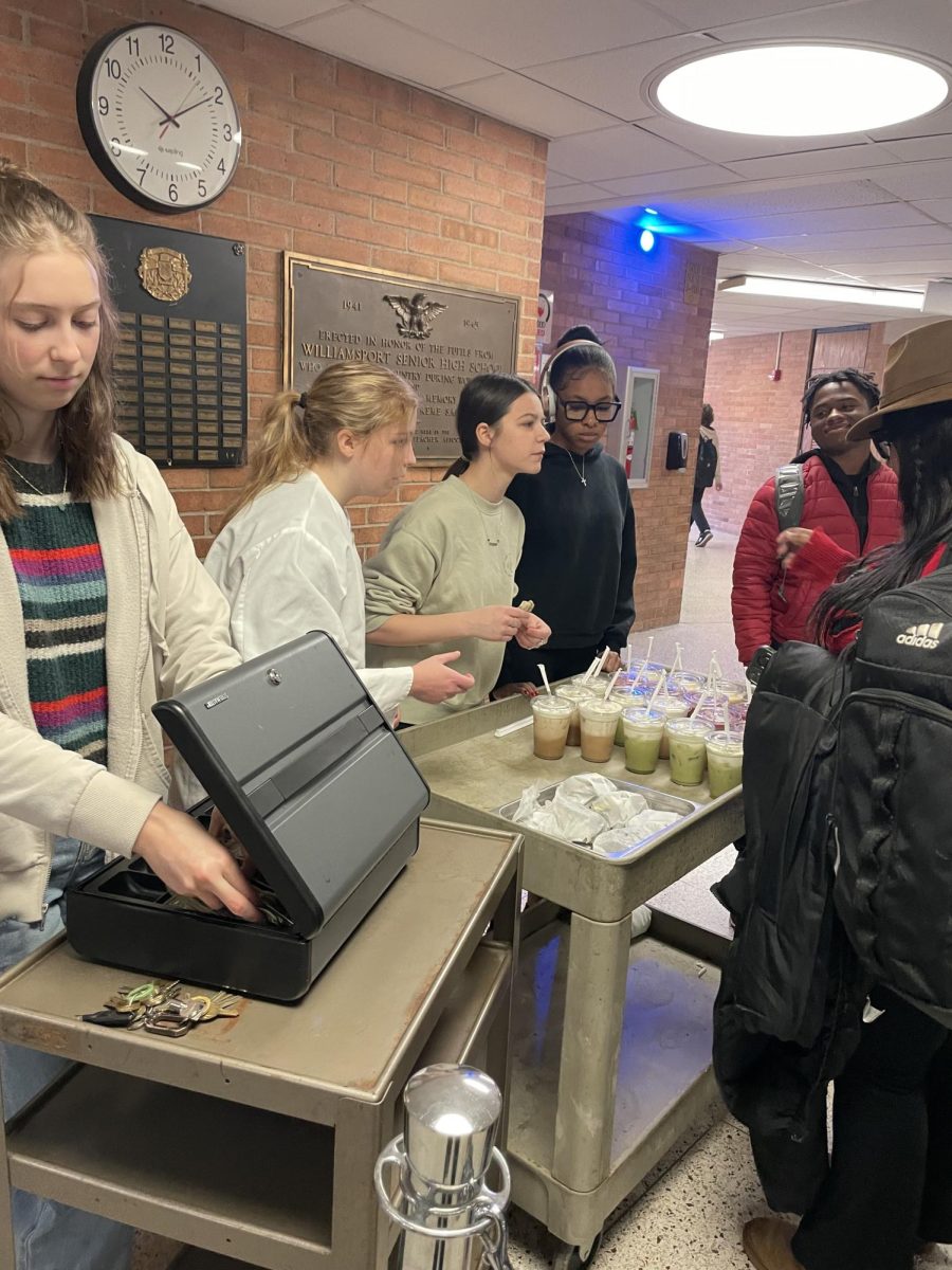 Level 3 culinary students offer pop-up smoothie bar